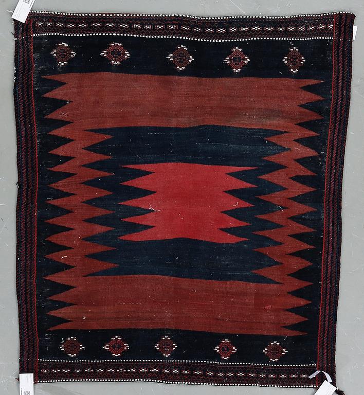 SOFREH, semiantik, persisk. Ca 117x106 cm.