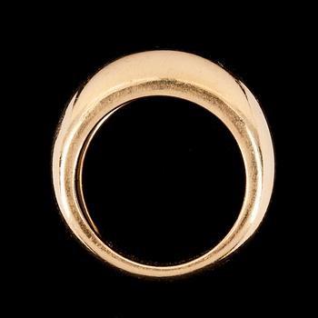 A Cartier gold ring.