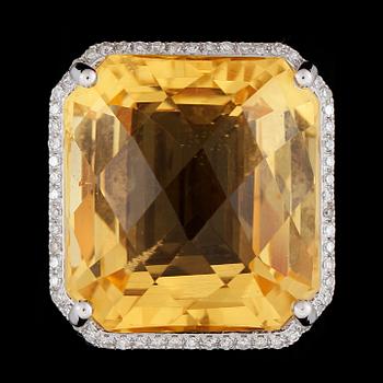 RING, 14k vitguld med citrin ca34ct och små diamanter. 2000-tal. Vikt ca13g.