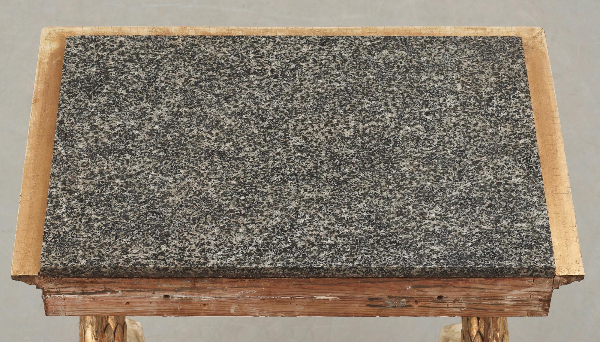 KONSOLBORD. Tillskrivet Petter Gustaf Bylander (spegelfabrikör och skulptör i Göteborg 1804-1859). Empire.
