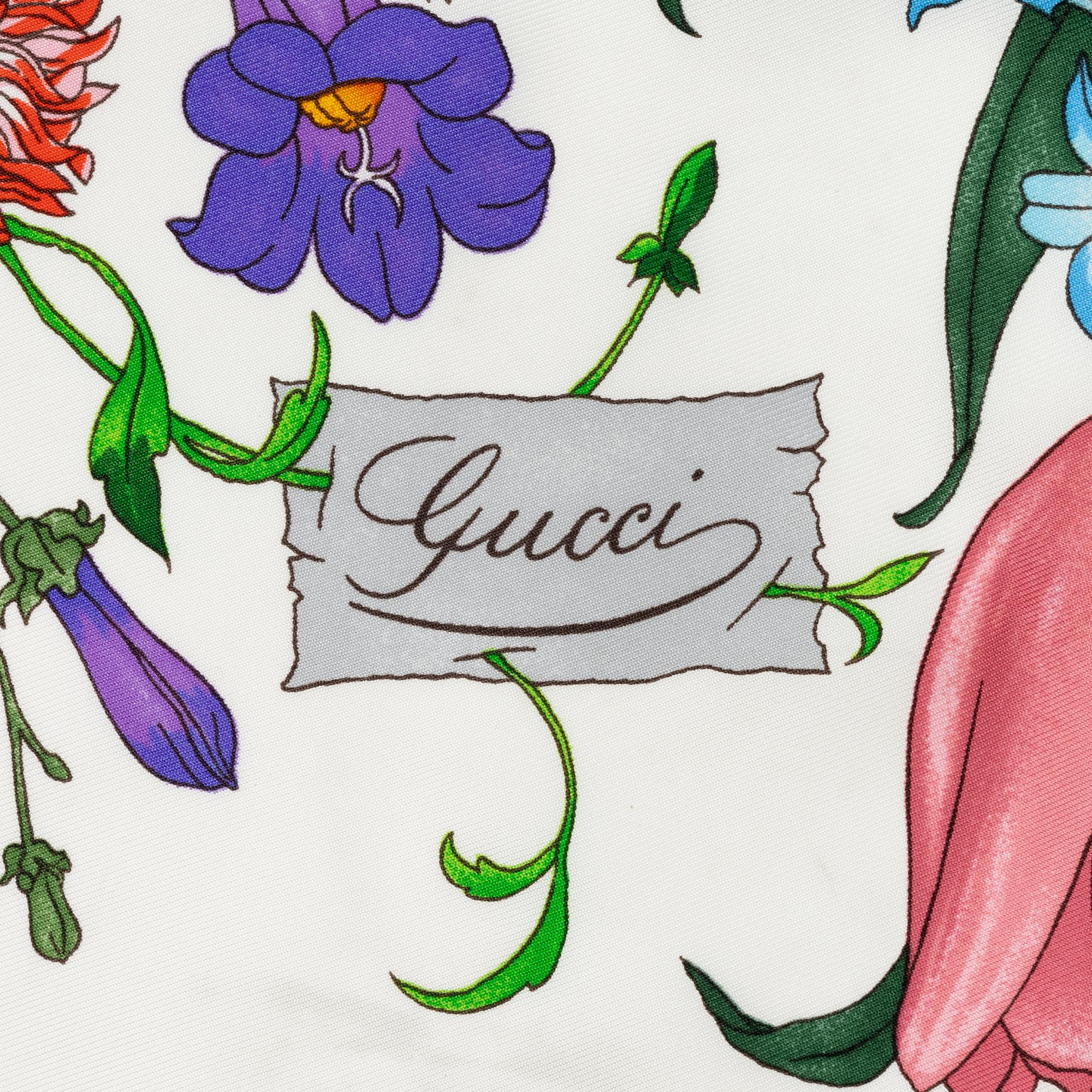 Gucci, a 'Flora' silk scarf.