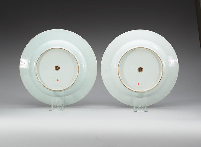 A pair of famille rose chargers. Qing dynasty, Qianlong (1736-95).
