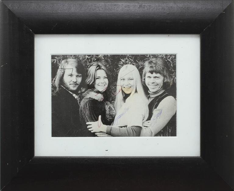 FOTOGRAFI MED ABBAS AUTOGRAFER, enligt uppgift från 1970.