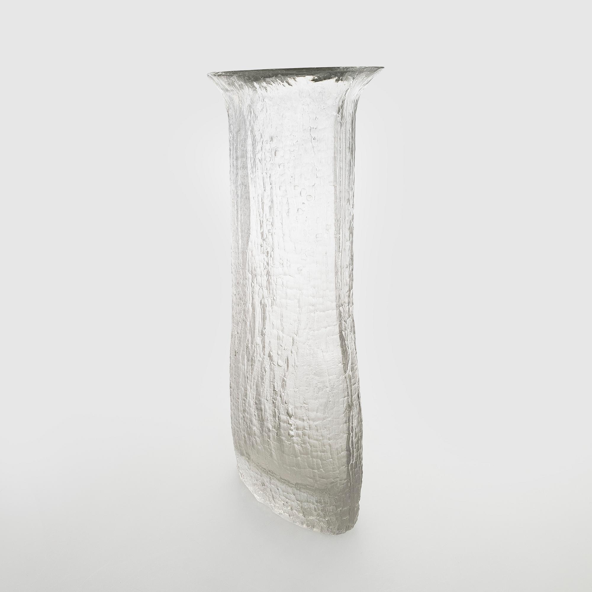 Timo Sarpaneva, A glass vase from "Finlandia"- series, signed Timo Sarpaneva.