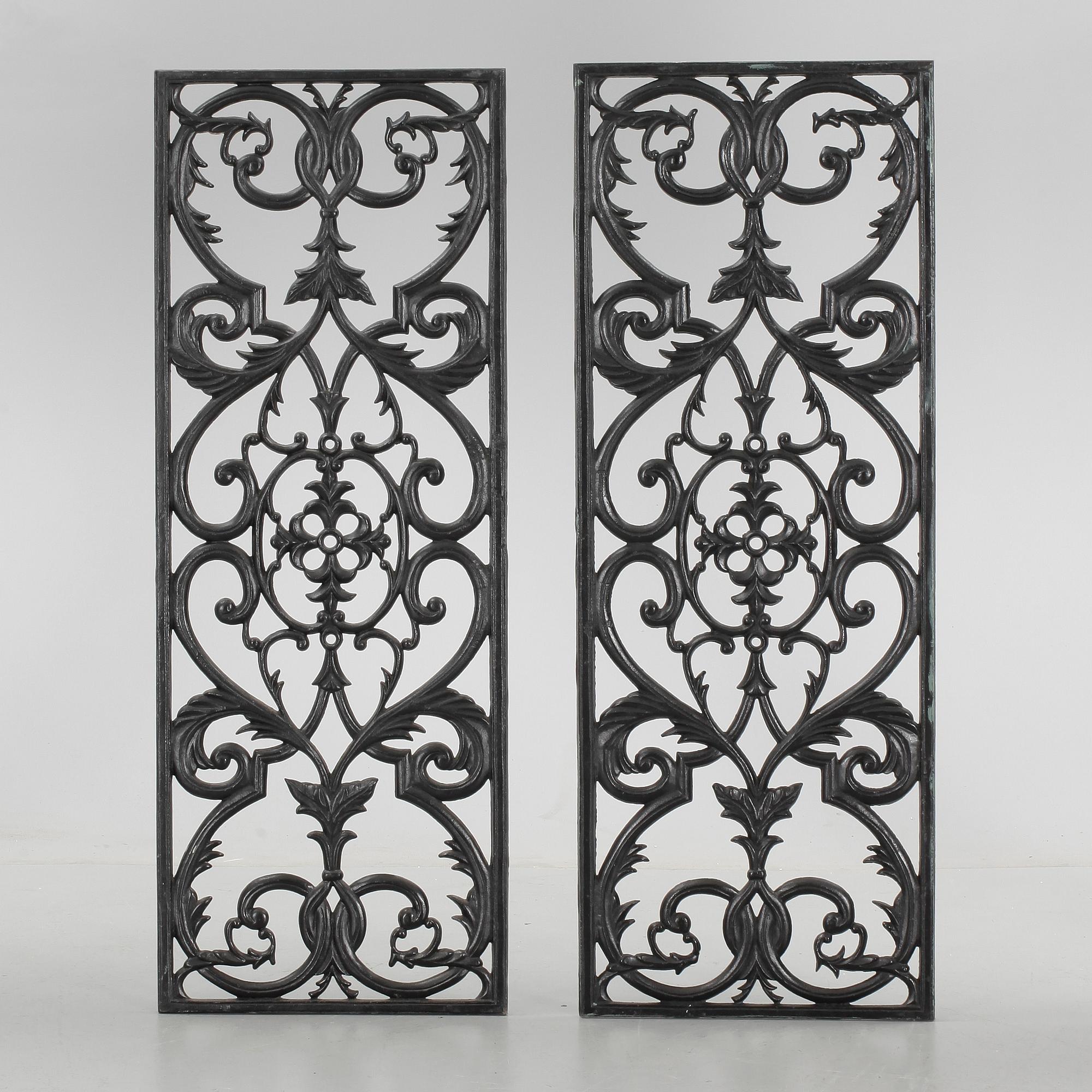 FÖNSTERGALLER, ett par, gjutjärn. Hälsingland.