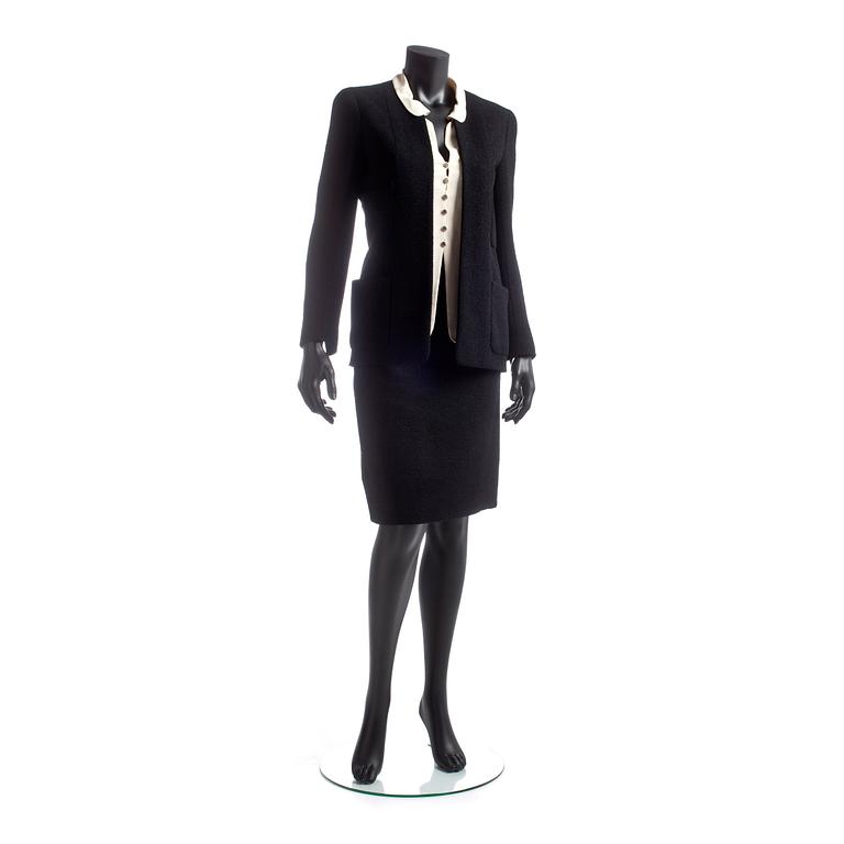 CHANEL, a two-piece suit consisting of jacket and skirt.