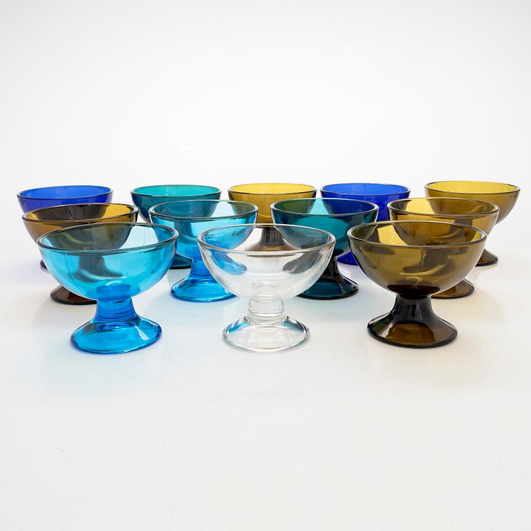 Saara Hopea, a set of 12 dessert bowls, model 5379, Nuutajärvi Notsjö. Design year 1956.