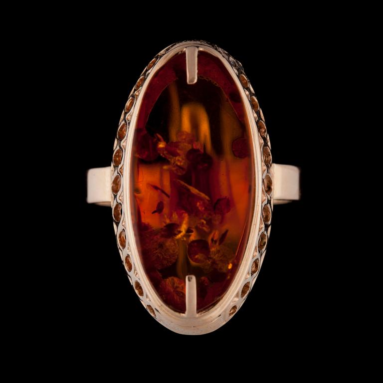 RING, 14K guld (583), bärnsten. Vikt ca 6,5 g.