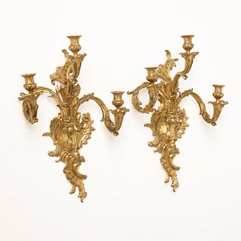 Appliquer, ett par, för tre ljus, omkring år 1900, Louis XV-stil.