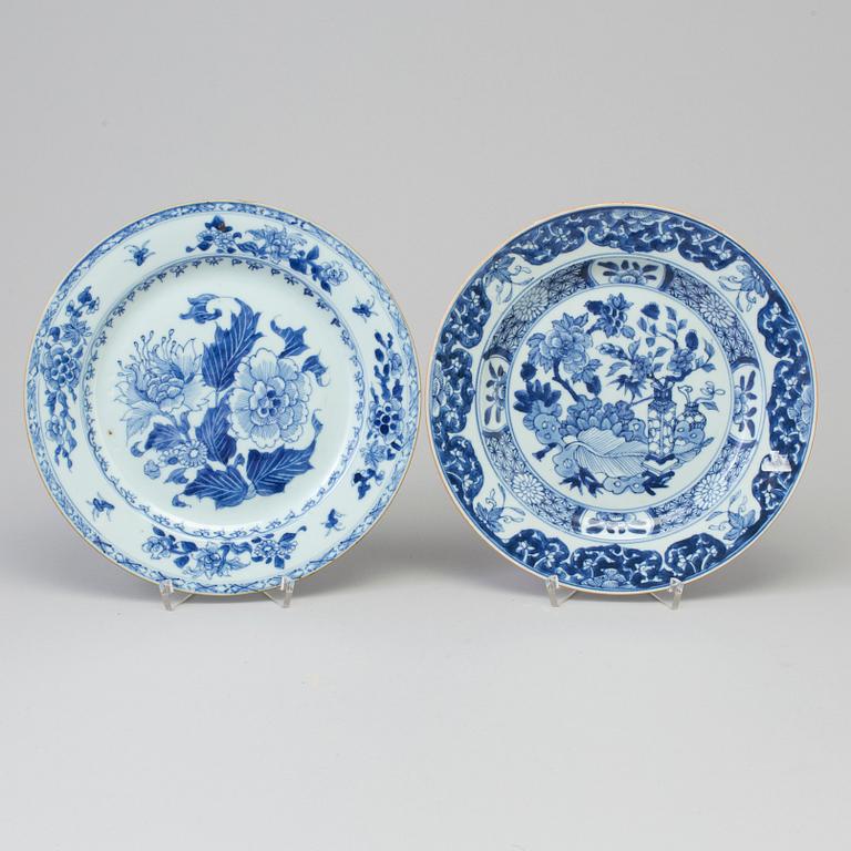 Two blue and white export porcelain plates, Qing dynasty, Qianlong (1736-95).