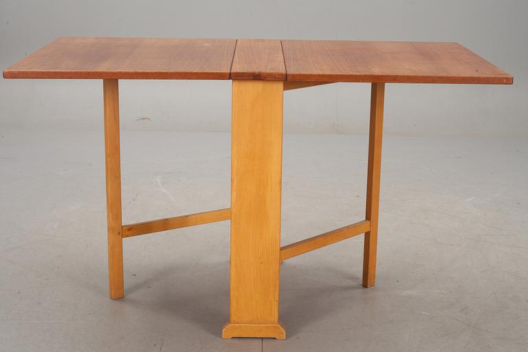 SLAGBORD, "Vapensmeden", design Carl Malmsten. Modellen formgiven 1949.