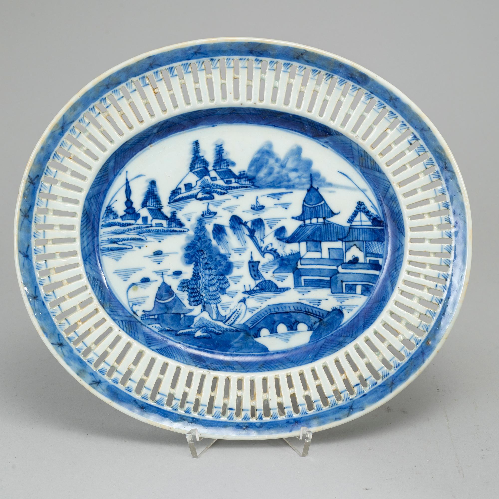 Two chesnut basket stands, Qing dynasty, 19th Century.