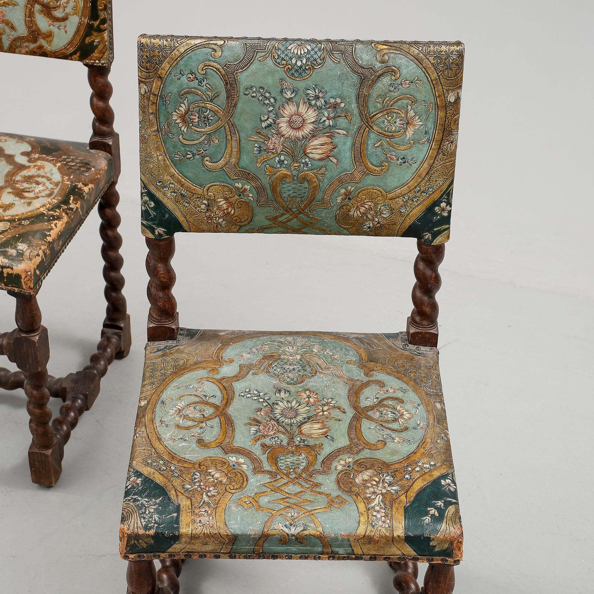 STOLAR, ett par, barockstil, en brännmärkt VaNC, omkring sekelskiftet 1900.