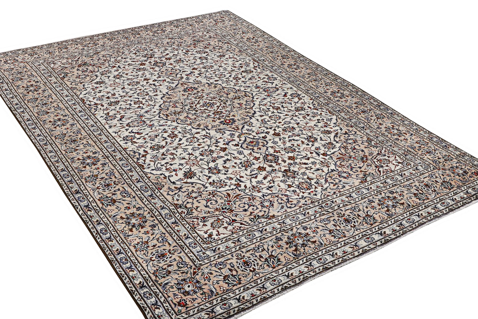A carpet, Kashan, ca 353 x 243 cm.