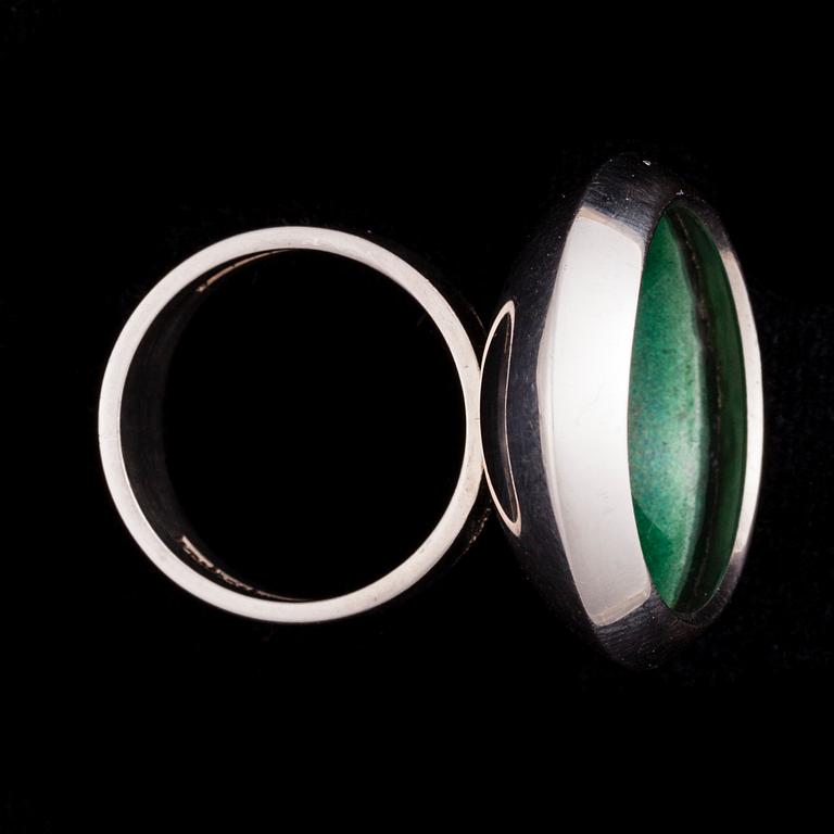 RING, silver, grön emalj. Åbo Guldsmeds Åbo 1972. Vikt ca 11,9 g.