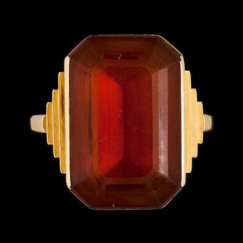 A Wiwen Nilsson 18k gold and facet cut citrine ring, Lund 1931.