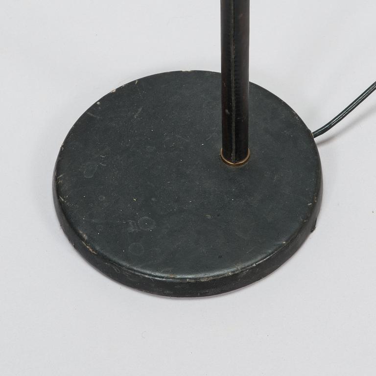 Alvar Aalto, an 'Angel's Wing' floor lamp, 805. Manufactured by Valaistustyö.