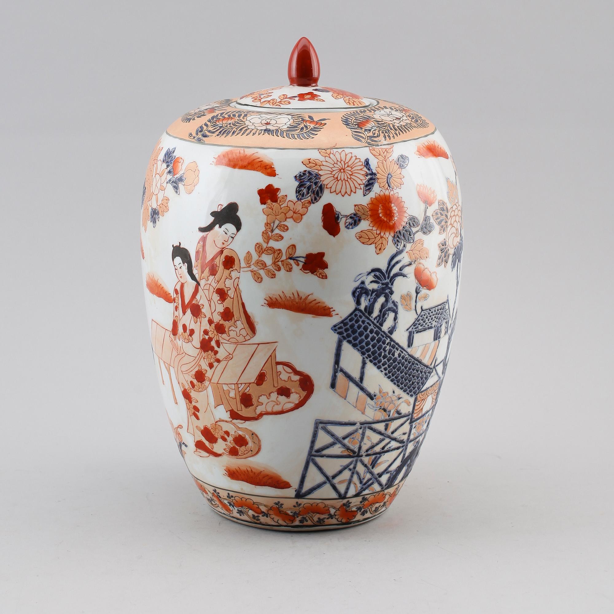 LOCKURNA, porslin, Japan, 1900-talets första hälft.