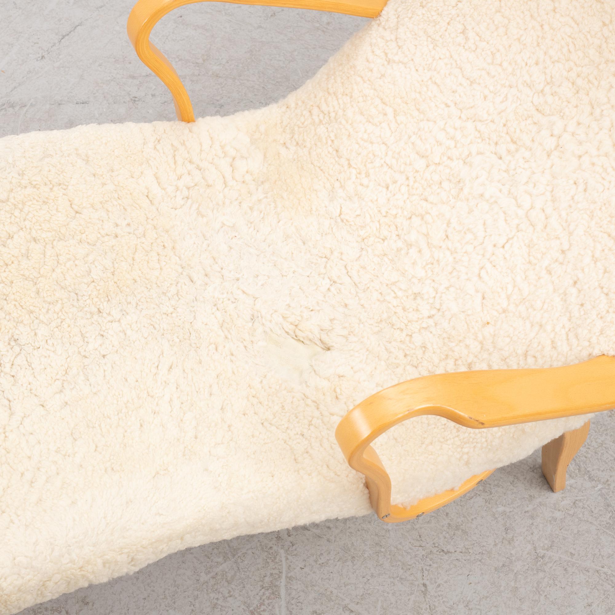 Bruno Mathsson, vilfåtölj, "Pernilla", Dux.