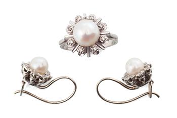 159. PEARL RING + EARRINGS.