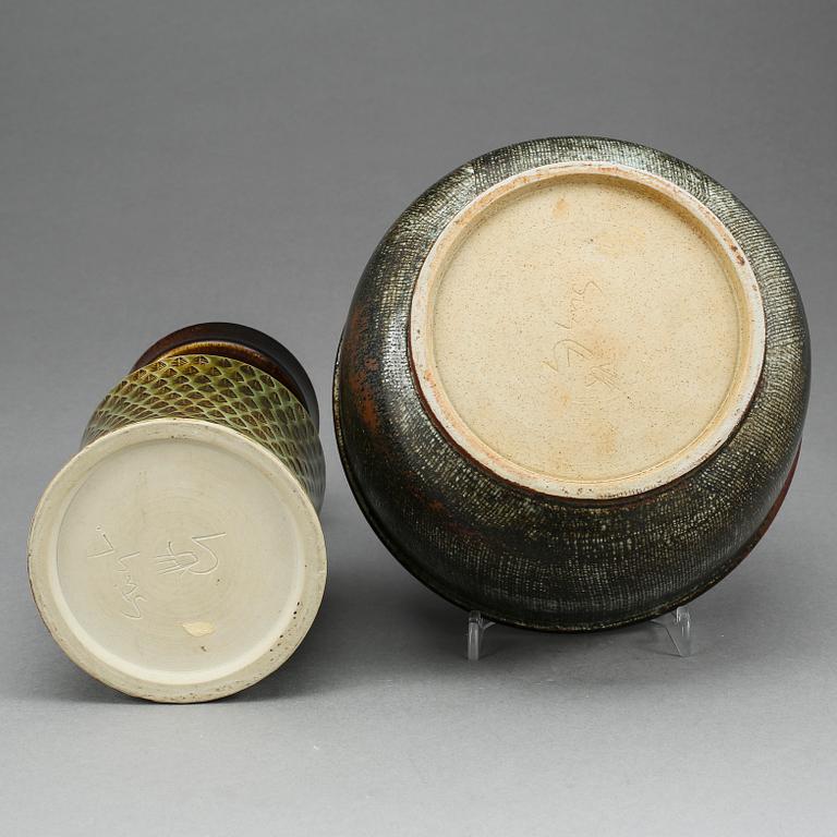 SKÅL samt VAS. Stengods. Stig Lindberg, Gustavsberg. Signerade med studiohanden.