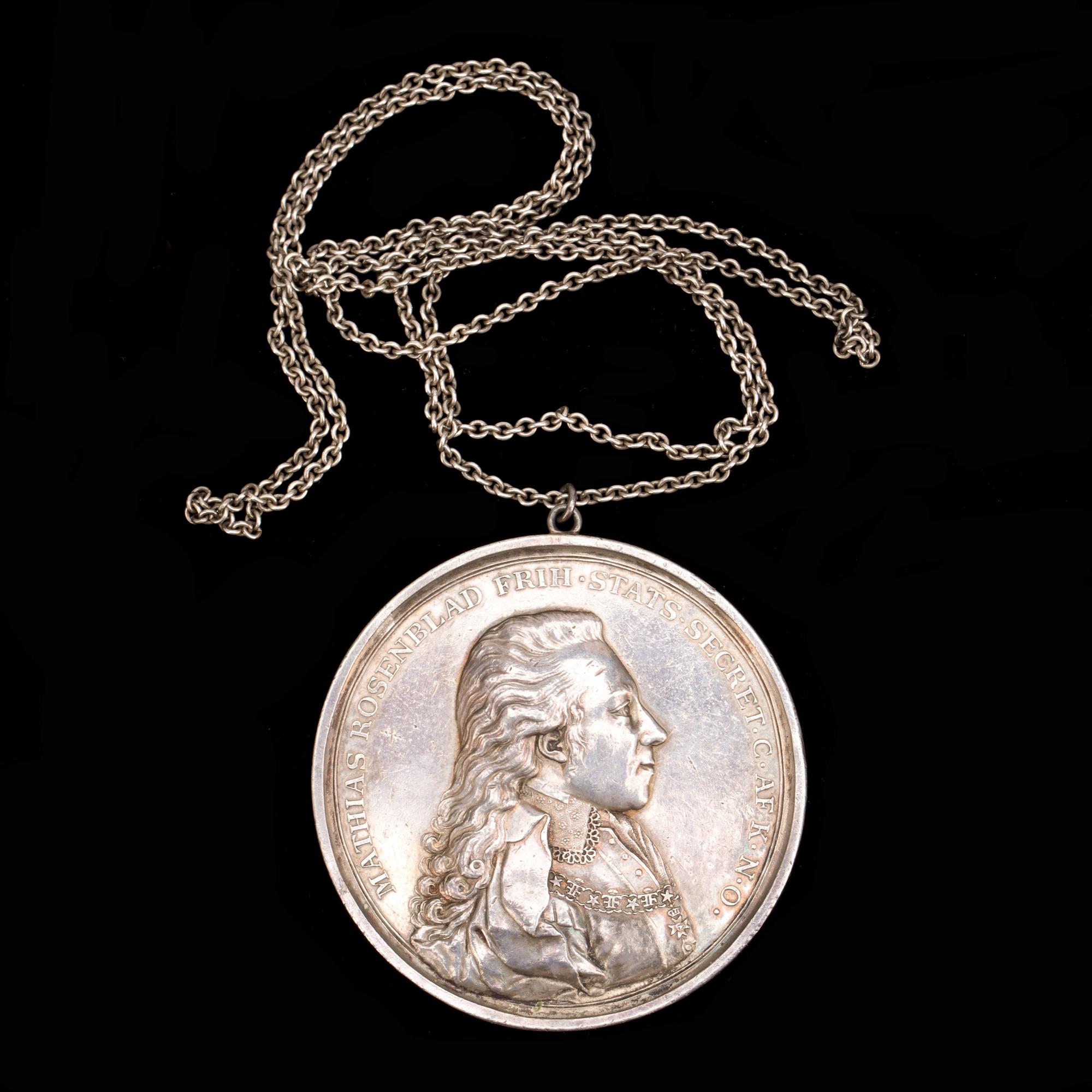 MEDALJ, silver. "Kungliga Vitterhets och historieakademin" 1810. Vikt c a14g.