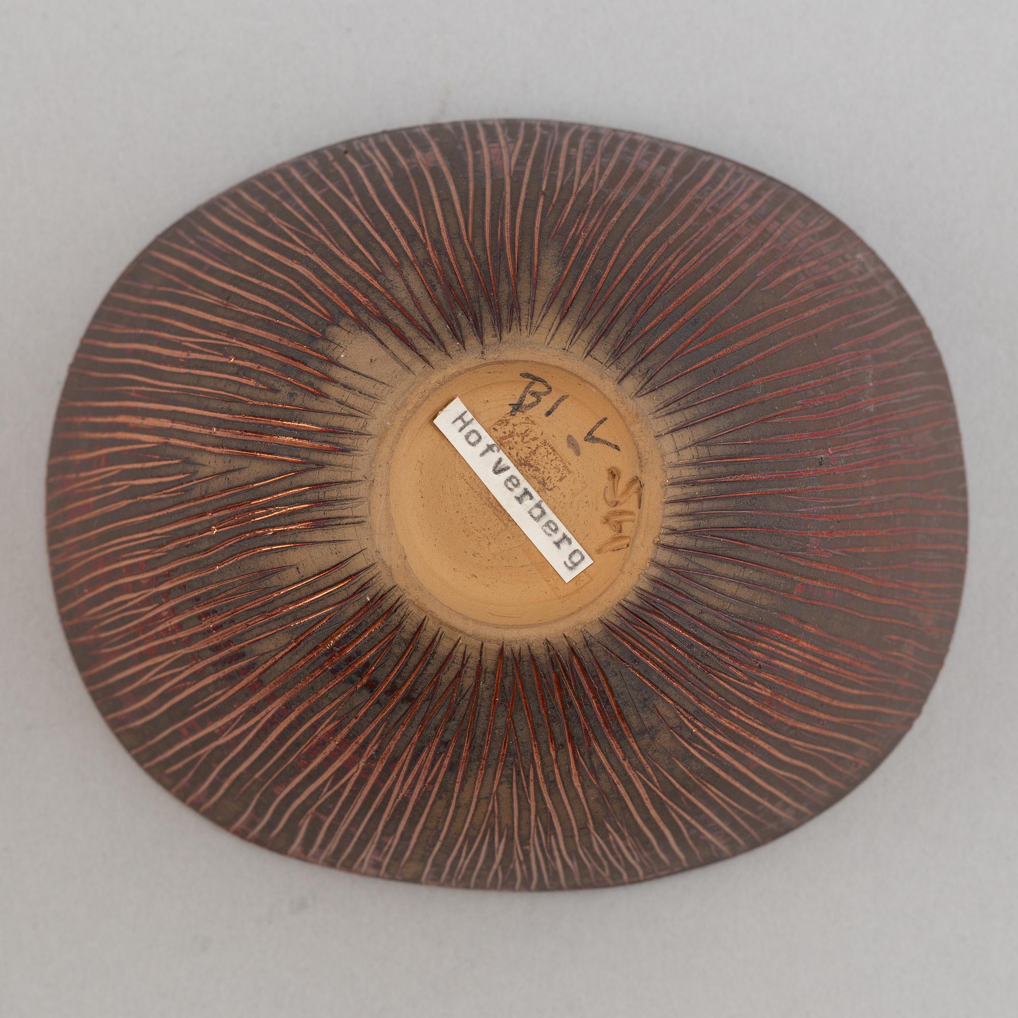 Sven Hofverberg, a set of three stoneware bowls and a vase, mid 20th Century.