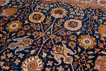 A semi-antique Tabriz carpet, c. 395 x 295 cm.