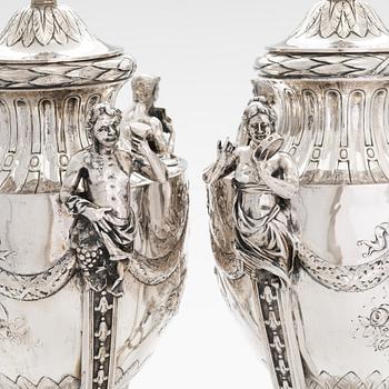 A pair of 'Historismus' silver cassolettes, pseudo marks, J.D. Schleissner & Söhne, Hanau, around 1920. Height 56 cm.