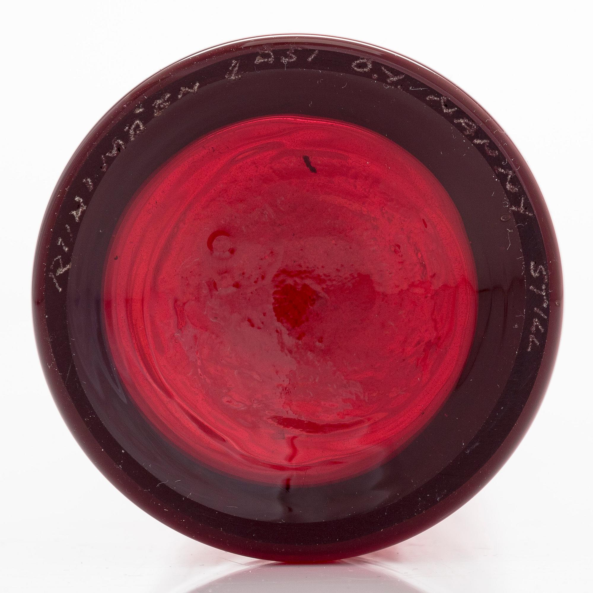 Nanny Still,  a bottle signed Riihimäen Lasi O.Y Nanny Still.