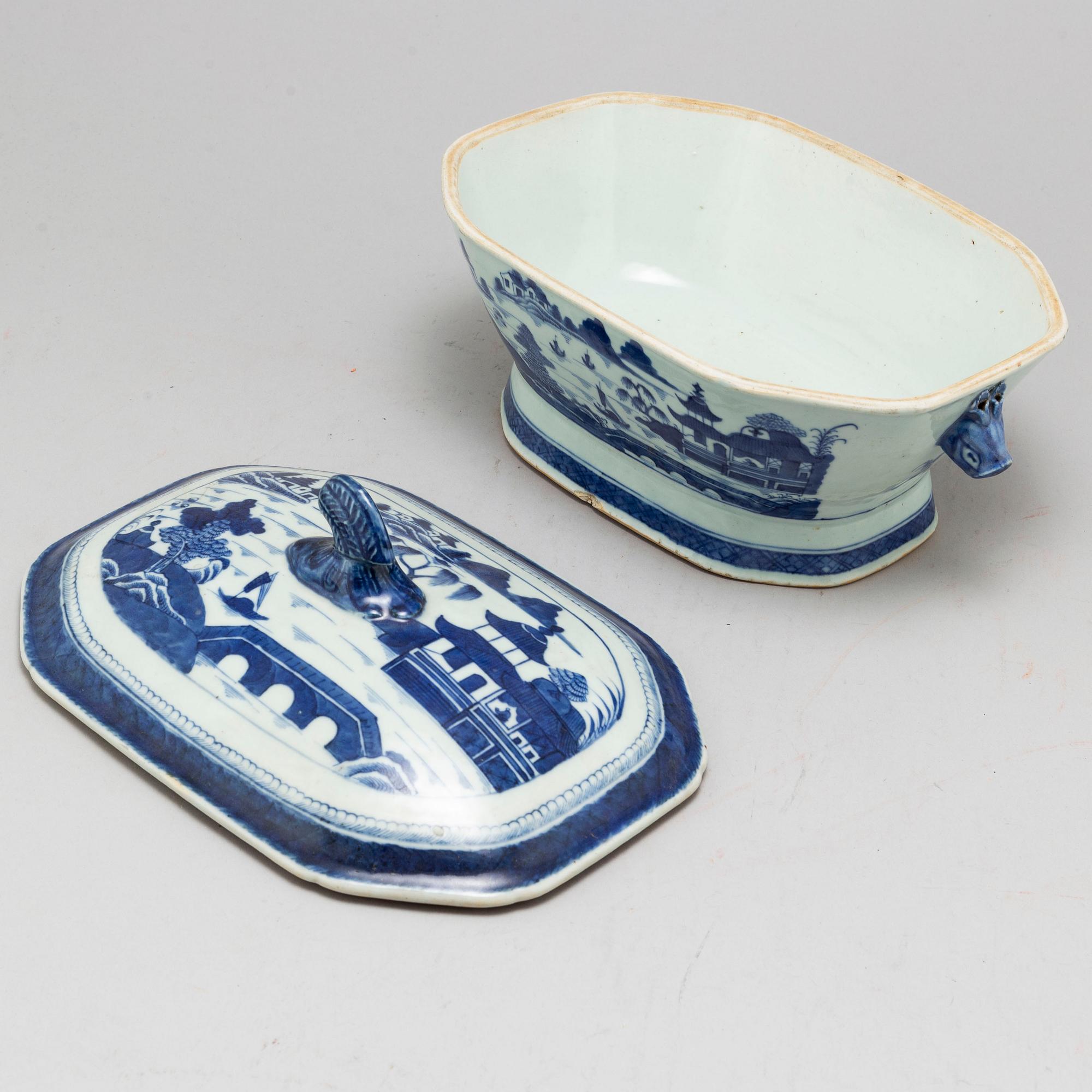 A blue and white part dinner service, Qing dynasty, 19th Century.