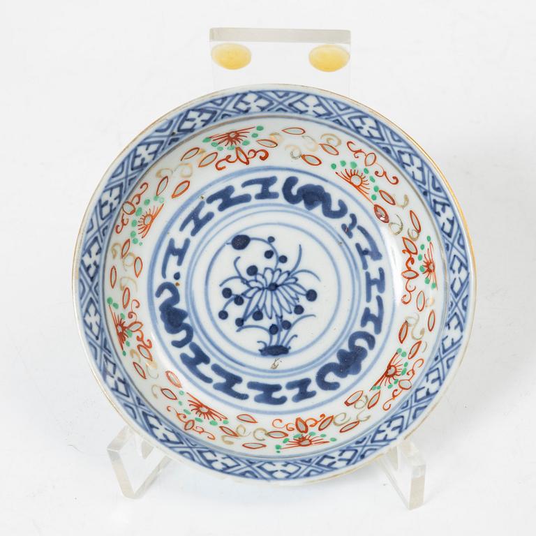 A group lot of Chinese porcelain, late Qing dynasty/early 20th century.