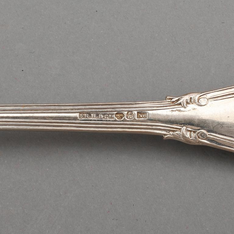 MATGAFFLAR SAMT MATSKEDAR, 8+4, silver, "Greque", Frans Holm & Co, Göteborg 1891. Tot ca 970 gram.