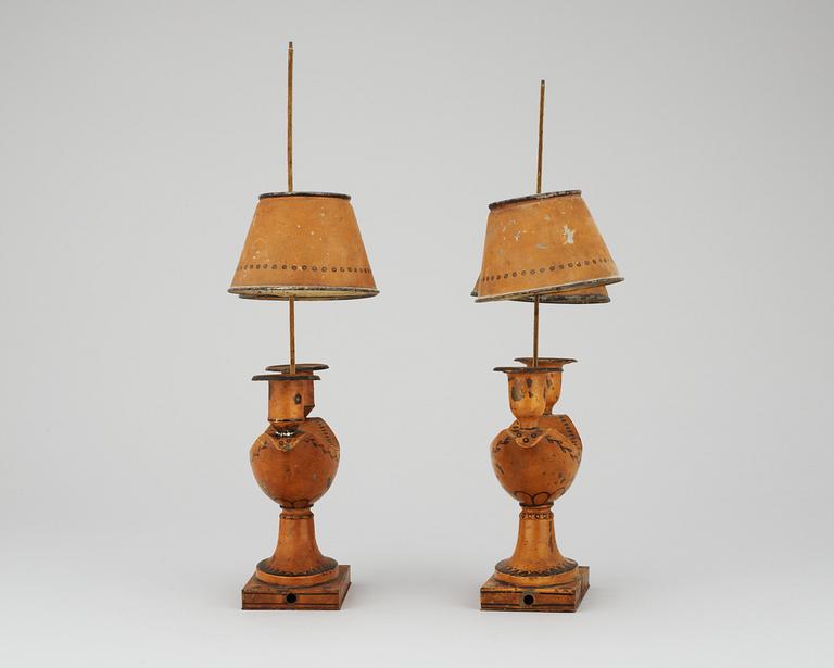 LÄSLAMPOR, för två ljus, ett par, 1800-talets första hälft. Senempire.