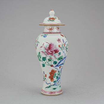 URNA med LOCK, porslin, Qianlong, Kina. (1736-95).