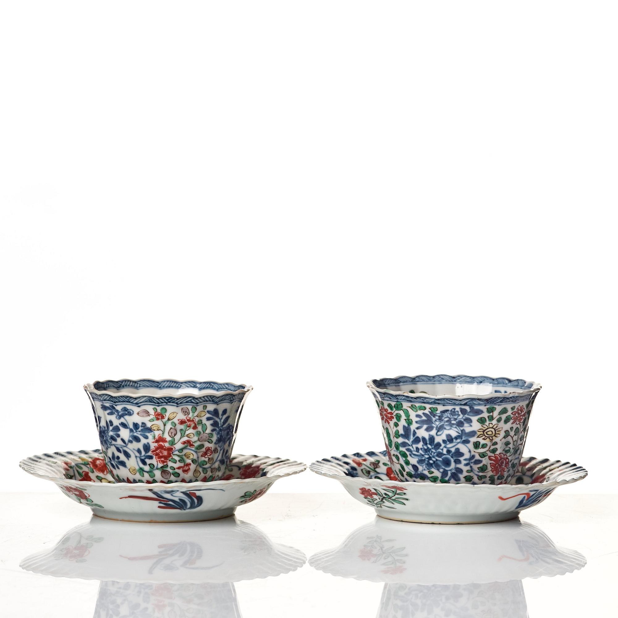 A pair of famille verte cups with stands, Qing dynasty, Kangxi (1662-1722).