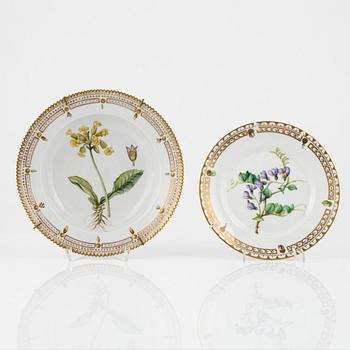 Royal Copenhagen, a 'Flora Danica' haus malerei porcelain plate and a small plate, 1953-54.