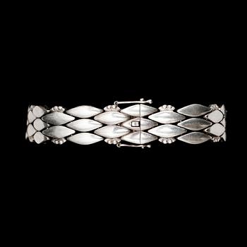 ARMBAND, silver, Georg Jensen, 86, Danmark. Vikt ca 43 g.