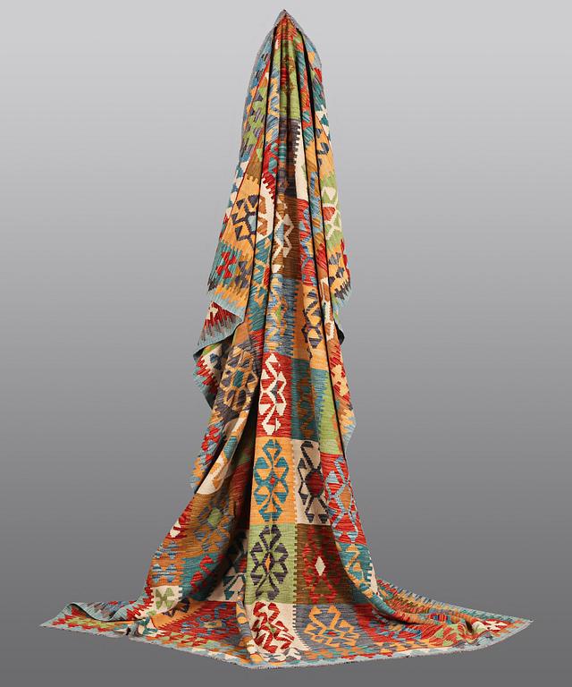 Matta, kelim, ca 301 x 246 cm.