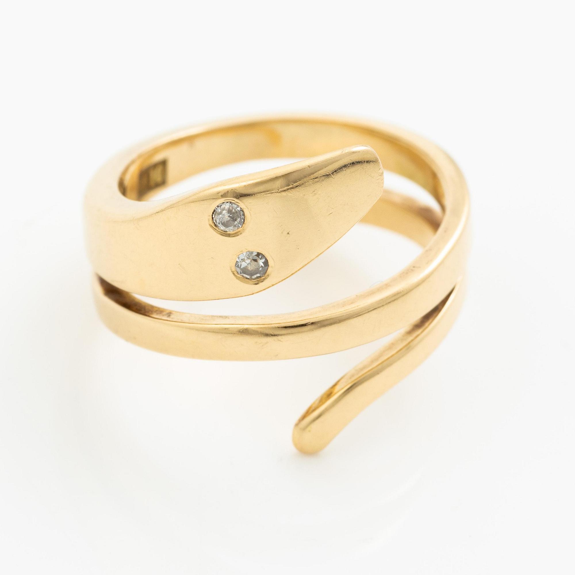 Sven-Erik Högberg, a ring in the form of a snake, 18K gold with round brilliant-cut diamonds, Gothenburg 1986.