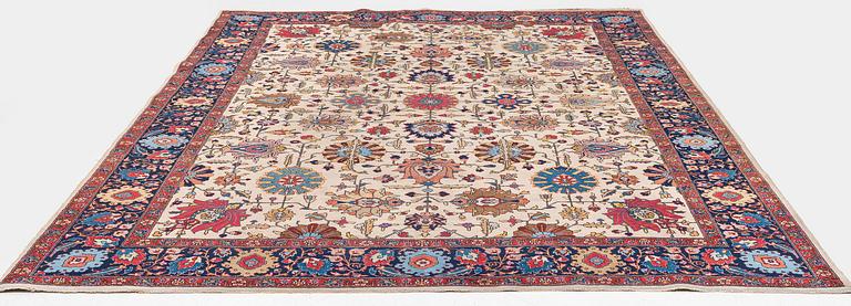 Matta, antik Täbris, Nordvästra Persien, ca 370 x 277 cm.