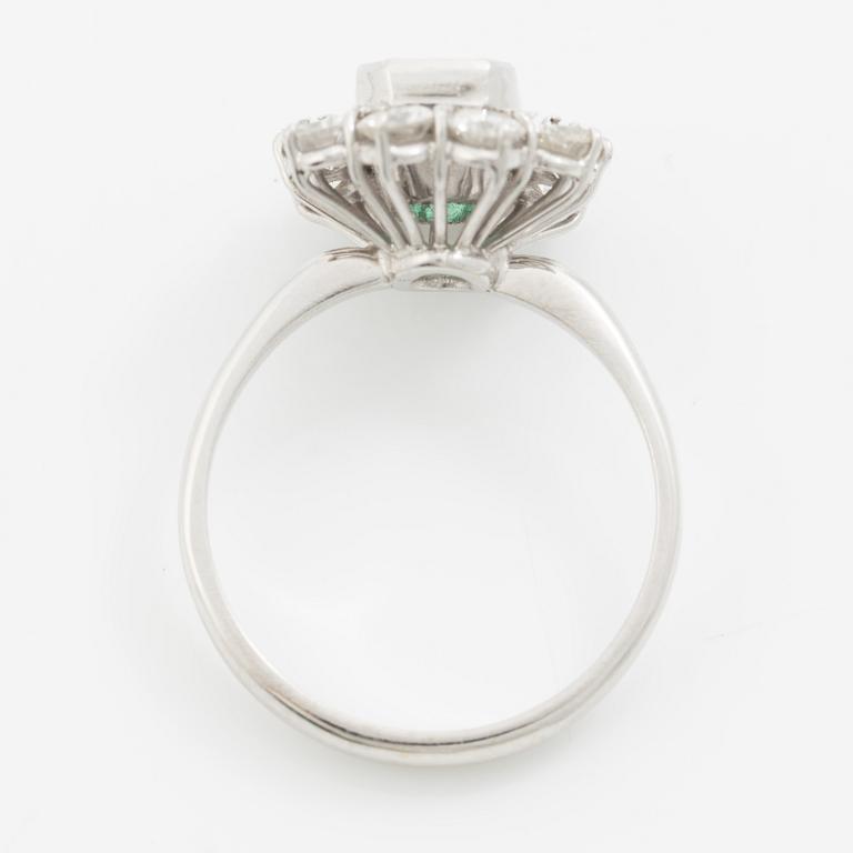 Ring 18K white gold set with a step-cut emerald and round brilliant-cut diamonds.