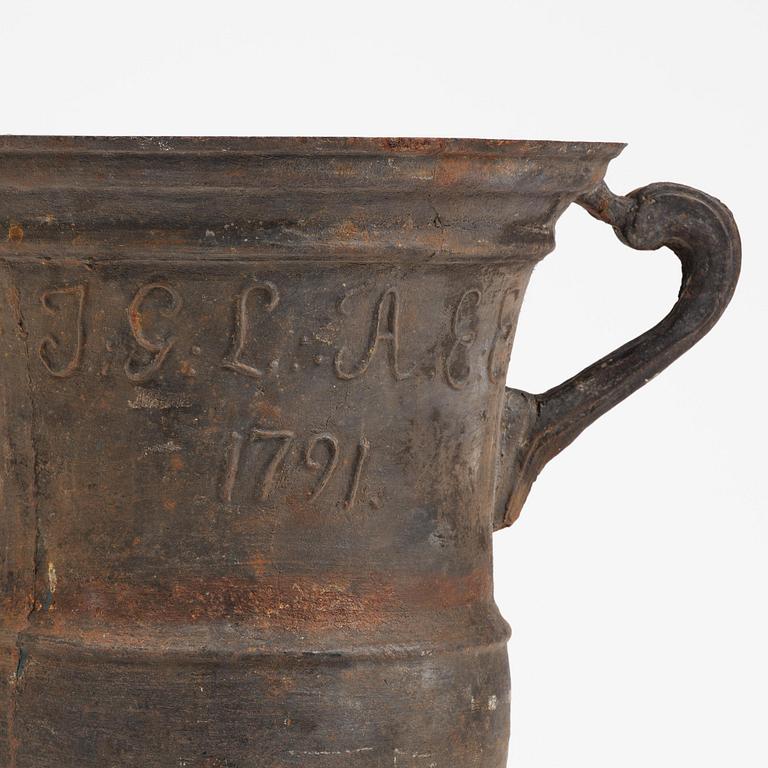 A cast-iron garden urn from Hellefors styckebruk, dated 1791.