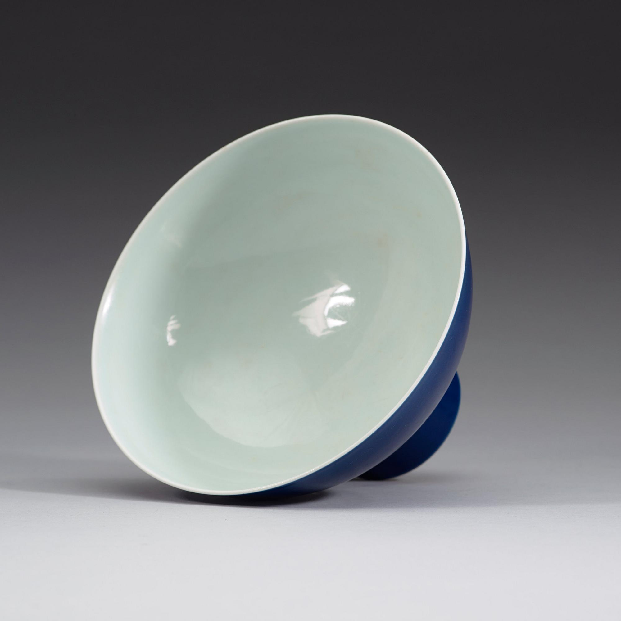 STEMCUP, porslin. 1900-tal, med Qianlong-märke.