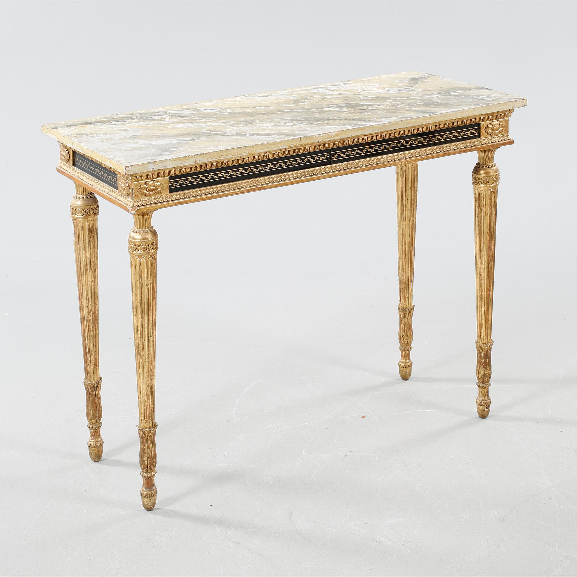 A late Gustavian table , around the year 1800.