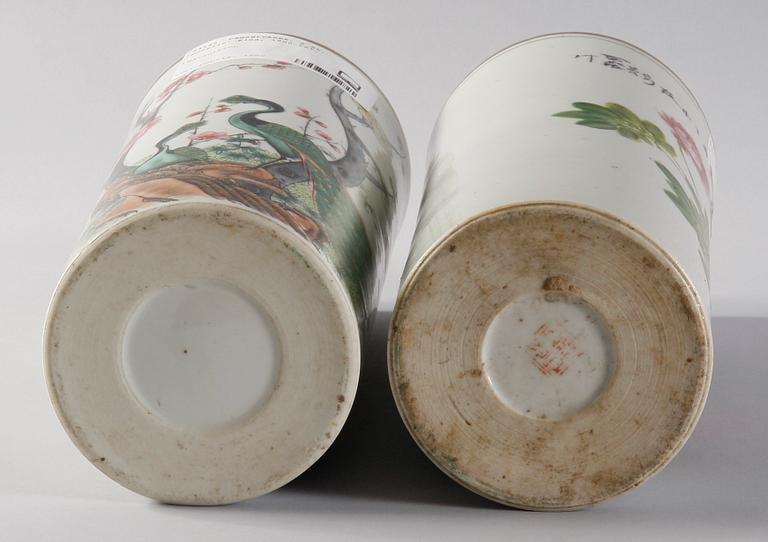 PENSELVASER, 2 st, porslin, Kina, 1900-tal.