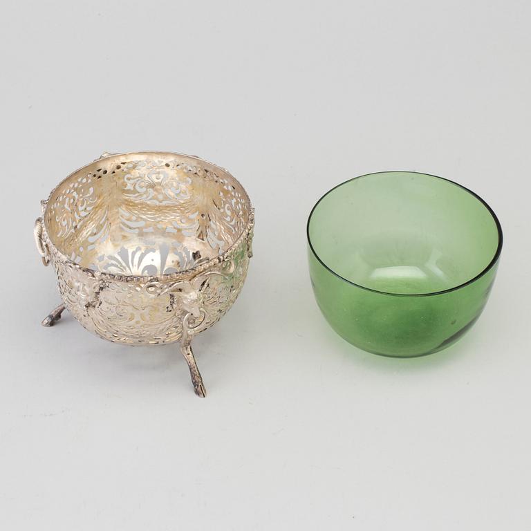 A GERMAN SILVER SWEET MEAT BOWL, first half of the 20th century.