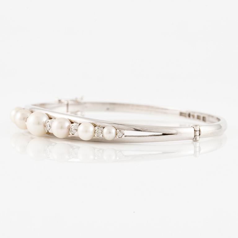 Bracelet, Jarl Sandin, 18K white gold with cultured pearls and small brilliant-cut diamonds.