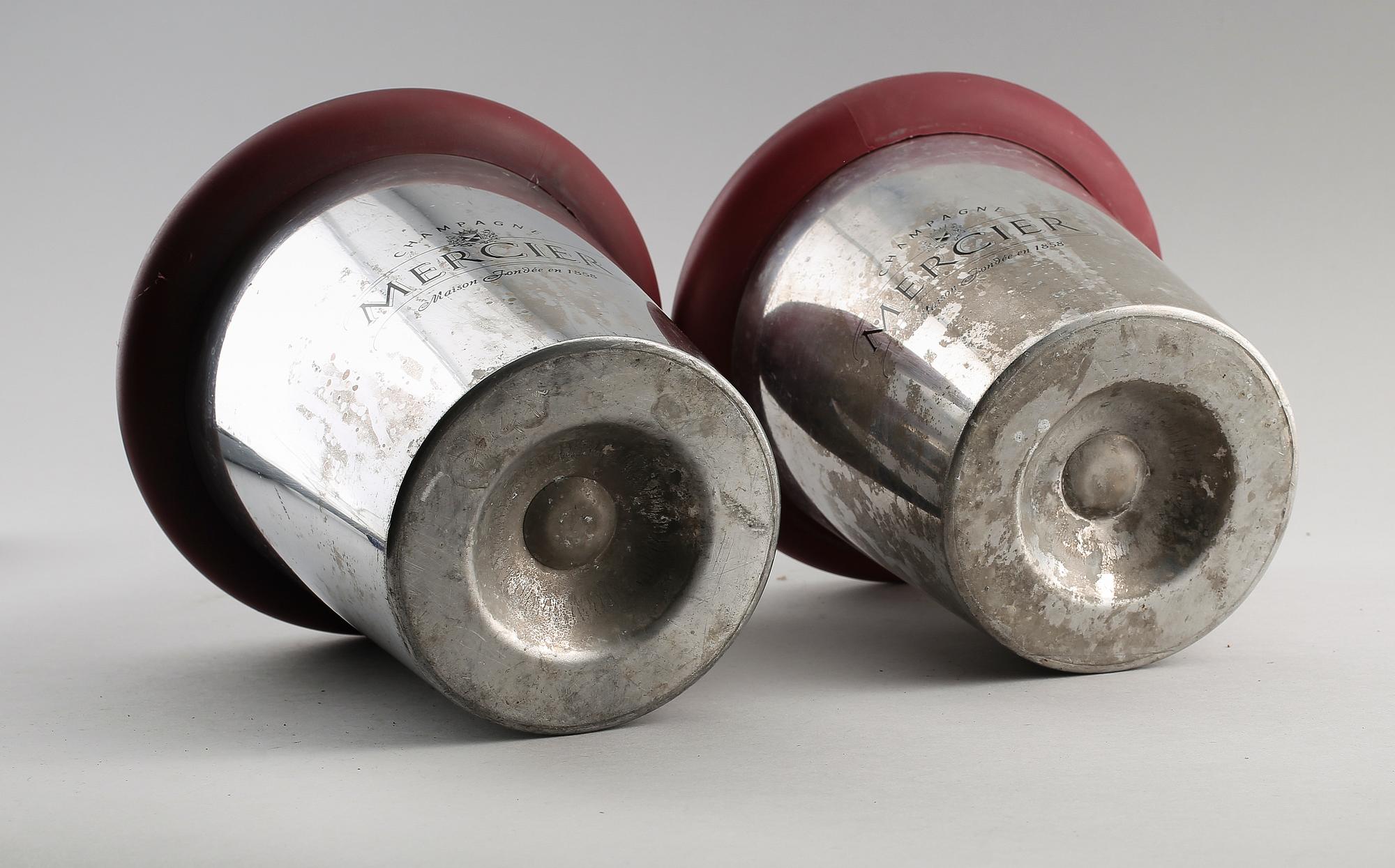 CHAMPAGNEKYLARE, 1 par, aluminium, "Champagne Mercier", 1900-talets mitt.