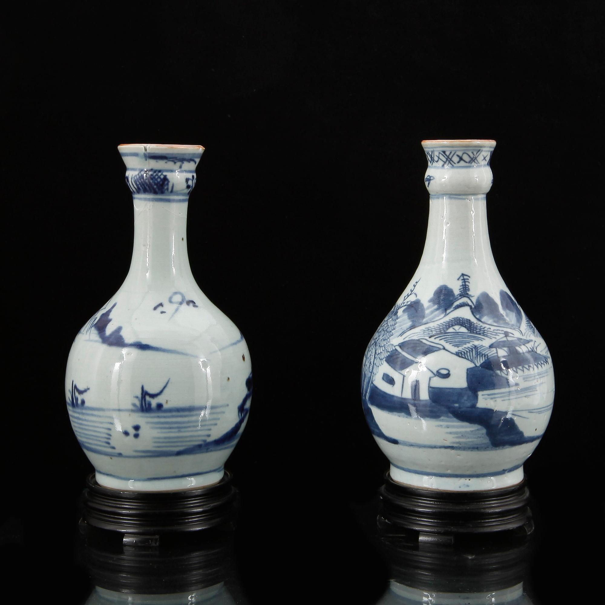 FLASKOR, ett par, porslin, Kina, 1800-tal.